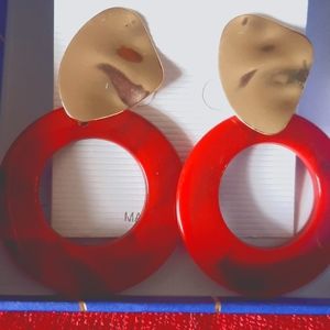 Red Fashion earrings, with a statement!! No need to be average hun!!